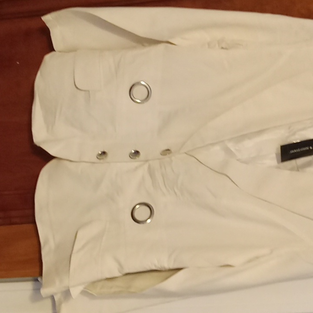 Blazer - Picture 2 of 3